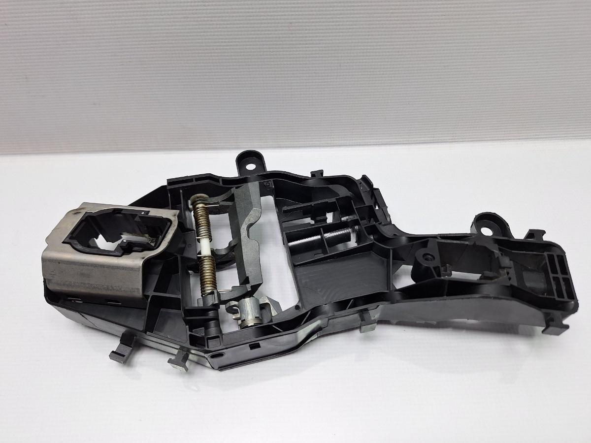 Suport maner exterior usa stanga fata VOLKSWAGEN PASSAT Variant 3G5 2014 - > TDI CRLB, DBGA, DFGA 517837811H