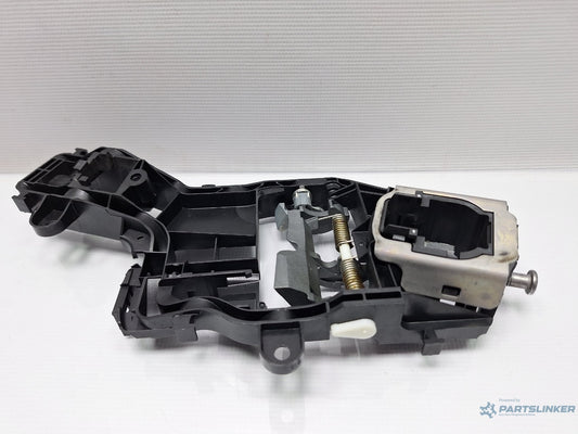 Suport maner exterior usa stanga fata VOLKSWAGEN PASSAT Variant 3G5 2014 - > TDI CRLB, DBGA, DFGA 517837811H