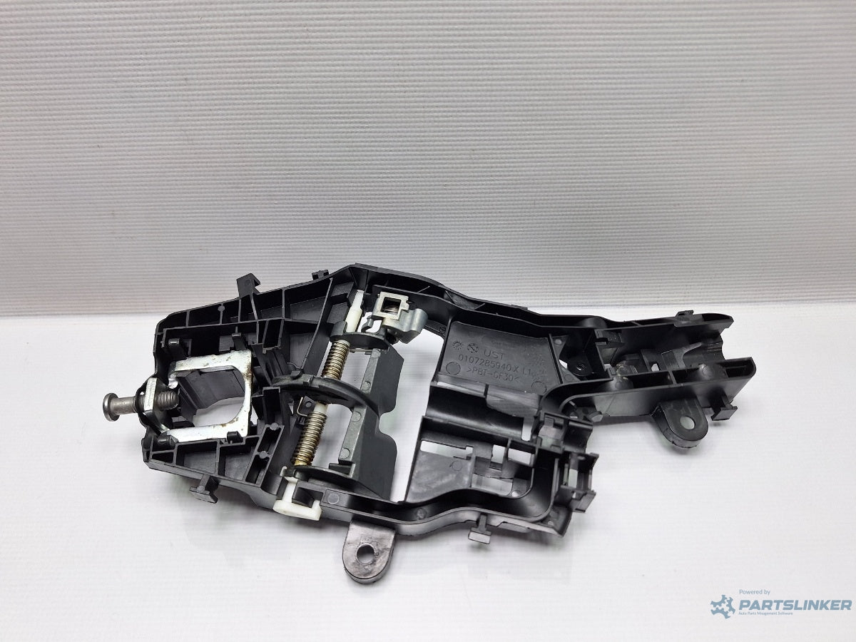 Suport maner exterior usa stanga fata VOLKSWAGEN PASSAT Variant 3G5 2014 - > TDI CRLB, DBGA, DFGA 517837811H