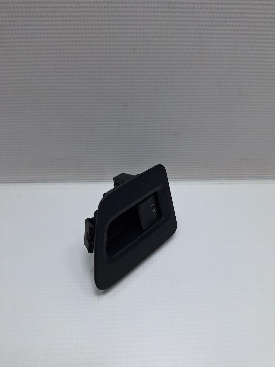 Buton deschidere haion VOLKSWAGEN PASSAT Variant 3G5 2014 - > TDI CRLB, DBGA, DFGA 3G0959831 , 3G1867425