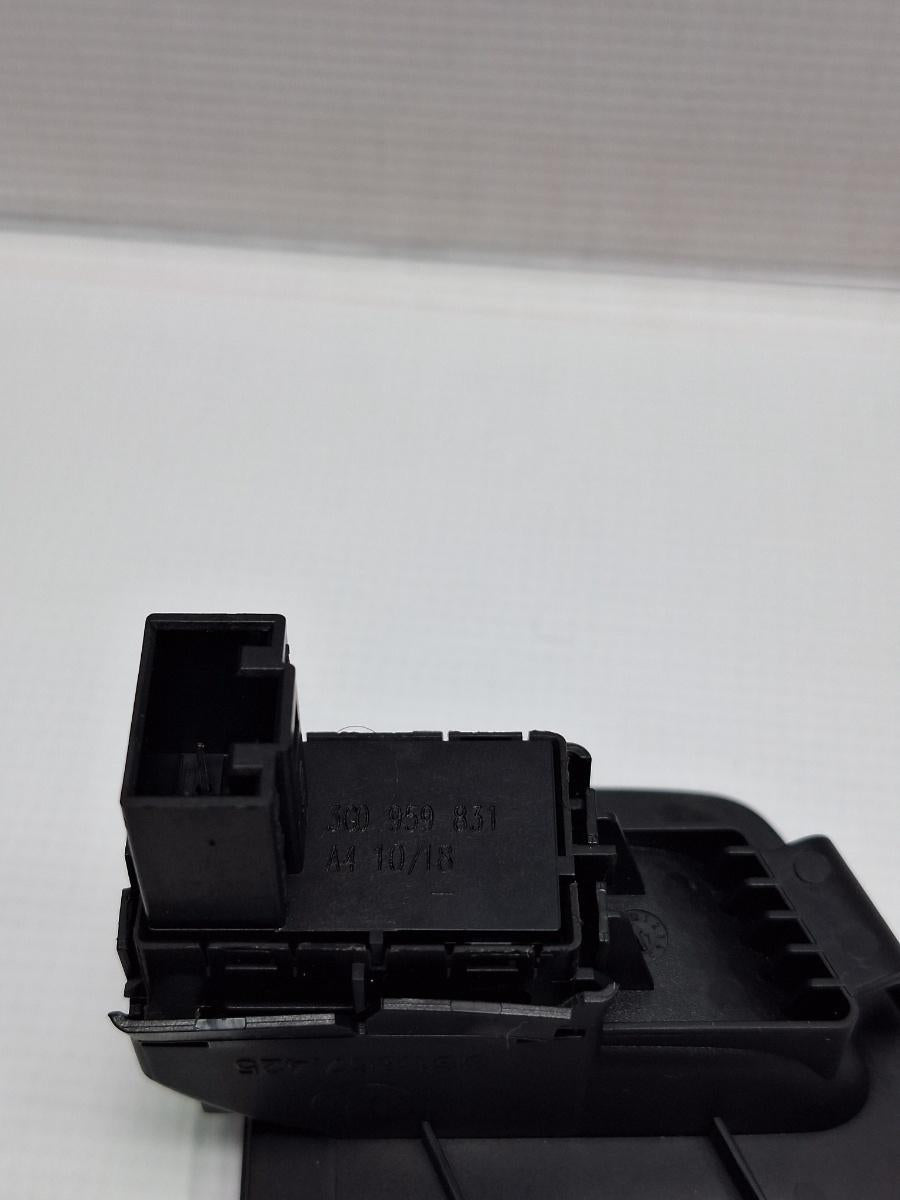 Buton deschidere haion VOLKSWAGEN PASSAT Variant 3G5 2014 - > TDI CRLB, DBGA, DFGA 3G0959831 , 3G1867425