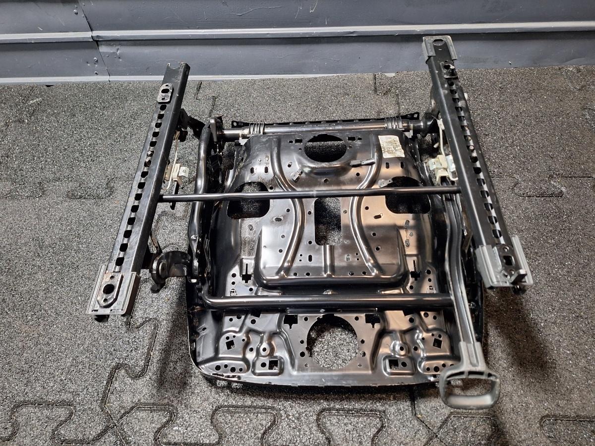 Armatura  scaun stanga VOLKSWAGEN PASSAT B8 2014 - 2023  5Q4881105M