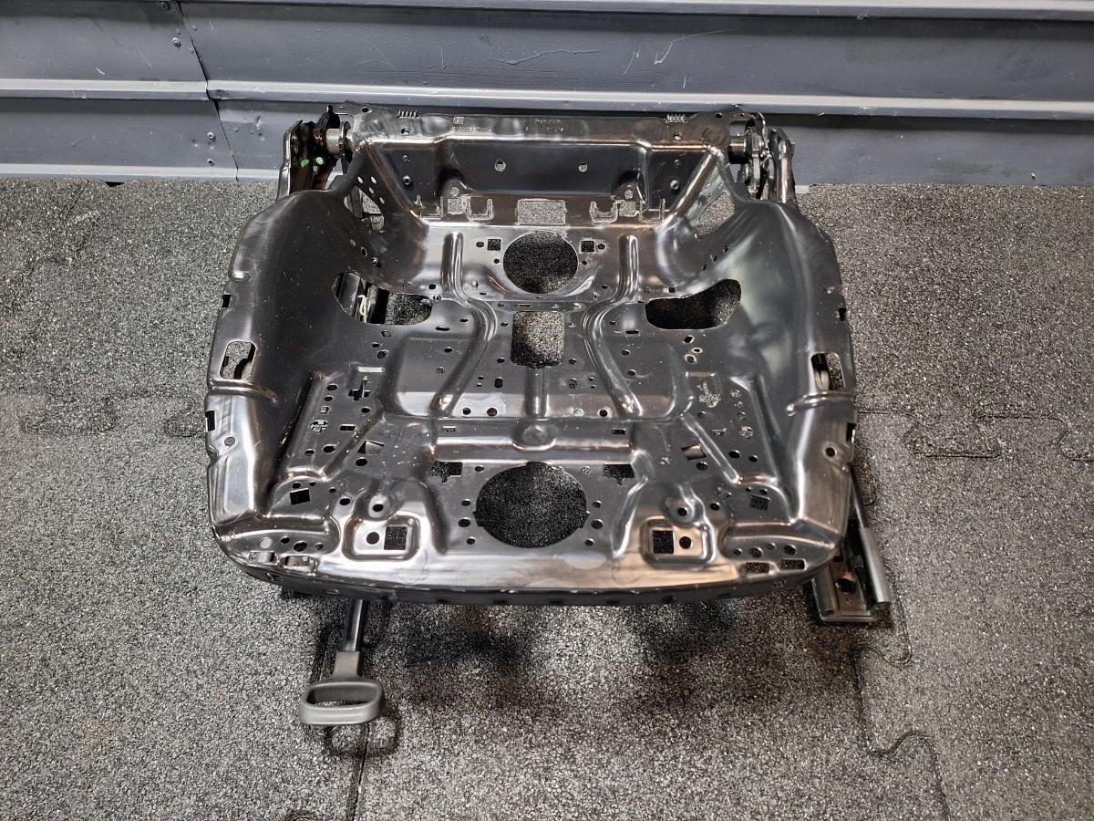 Armatura  scaun stanga VOLKSWAGEN PASSAT B8 2014 - 2023  5Q4881105M