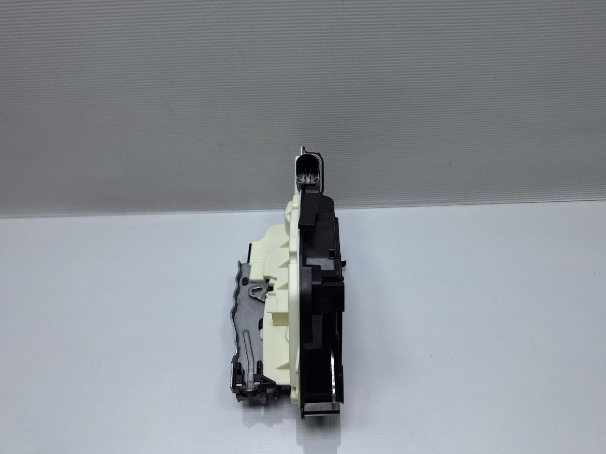 Broasca usa dreapta fata VOLKSWAGEN PASSAT CC 357 2008 - 2012 TSI CCZB 5N1837016C