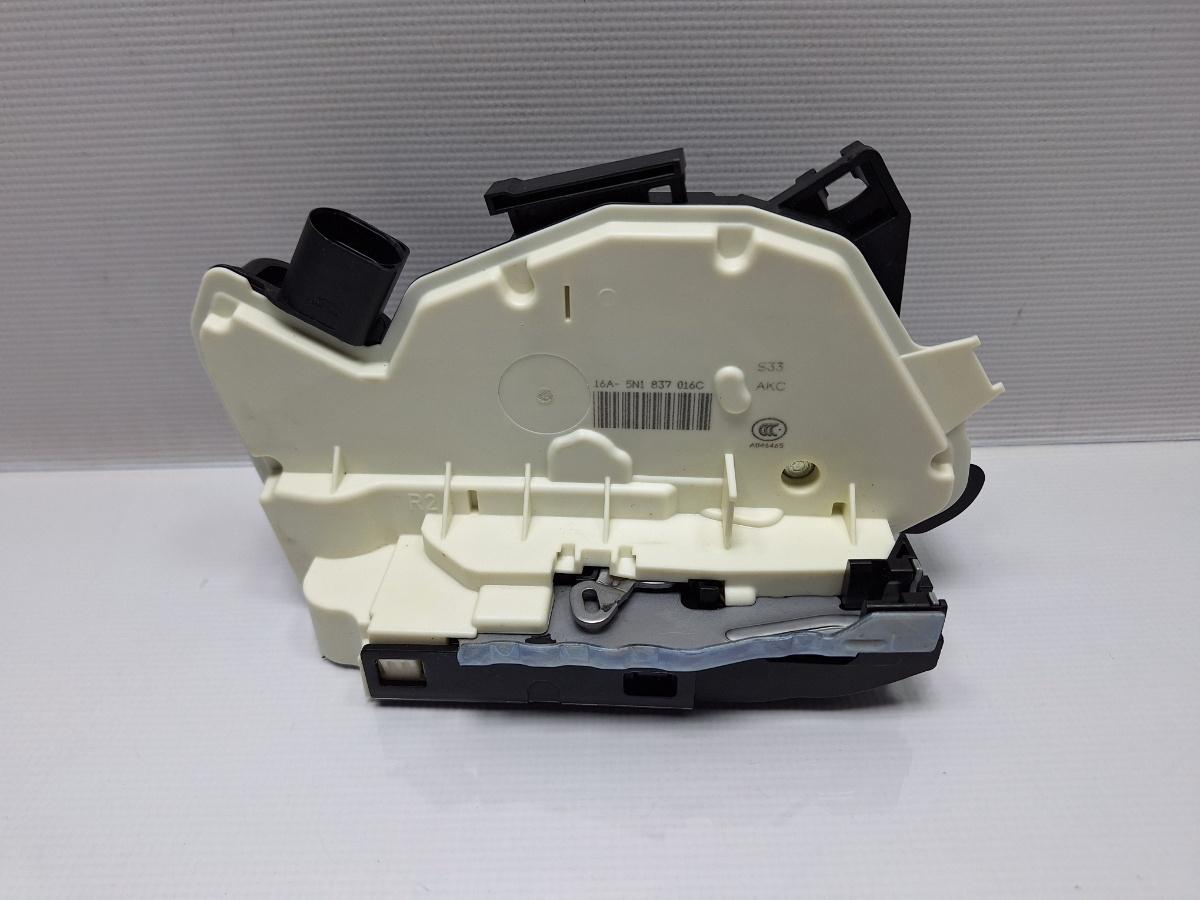 Broasca usa dreapta fata VOLKSWAGEN PASSAT CC 357 2008 - 2012 TSI CCZB 5N1837016C