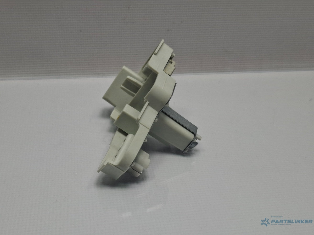 Soclu stop de pe haion dreapta VOLKSWAGEN PASSAT CC 357 2008 - 2012 TSI CCZB 3C8945258A