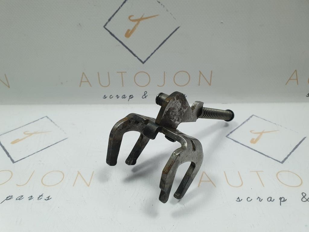 Furca selector marsarier VOLKSWAGEN TOURAN 1T1, 1T2 2003 - 2010 06A311521A