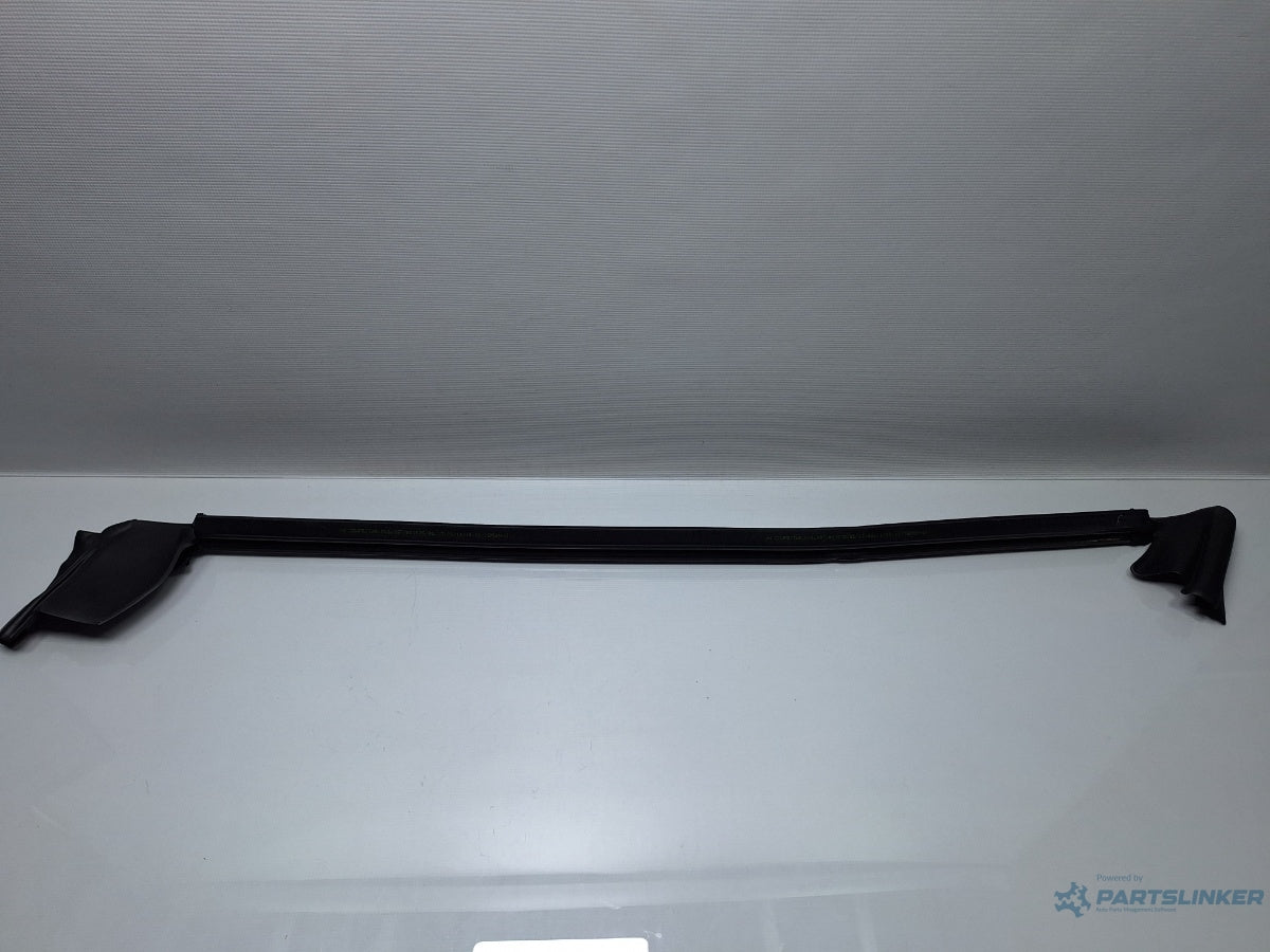 Perie geam usa dreapta spate VOLKSWAGEN PASSAT CC 357 2008 - 2012 TSI CCZB 3C8839472C