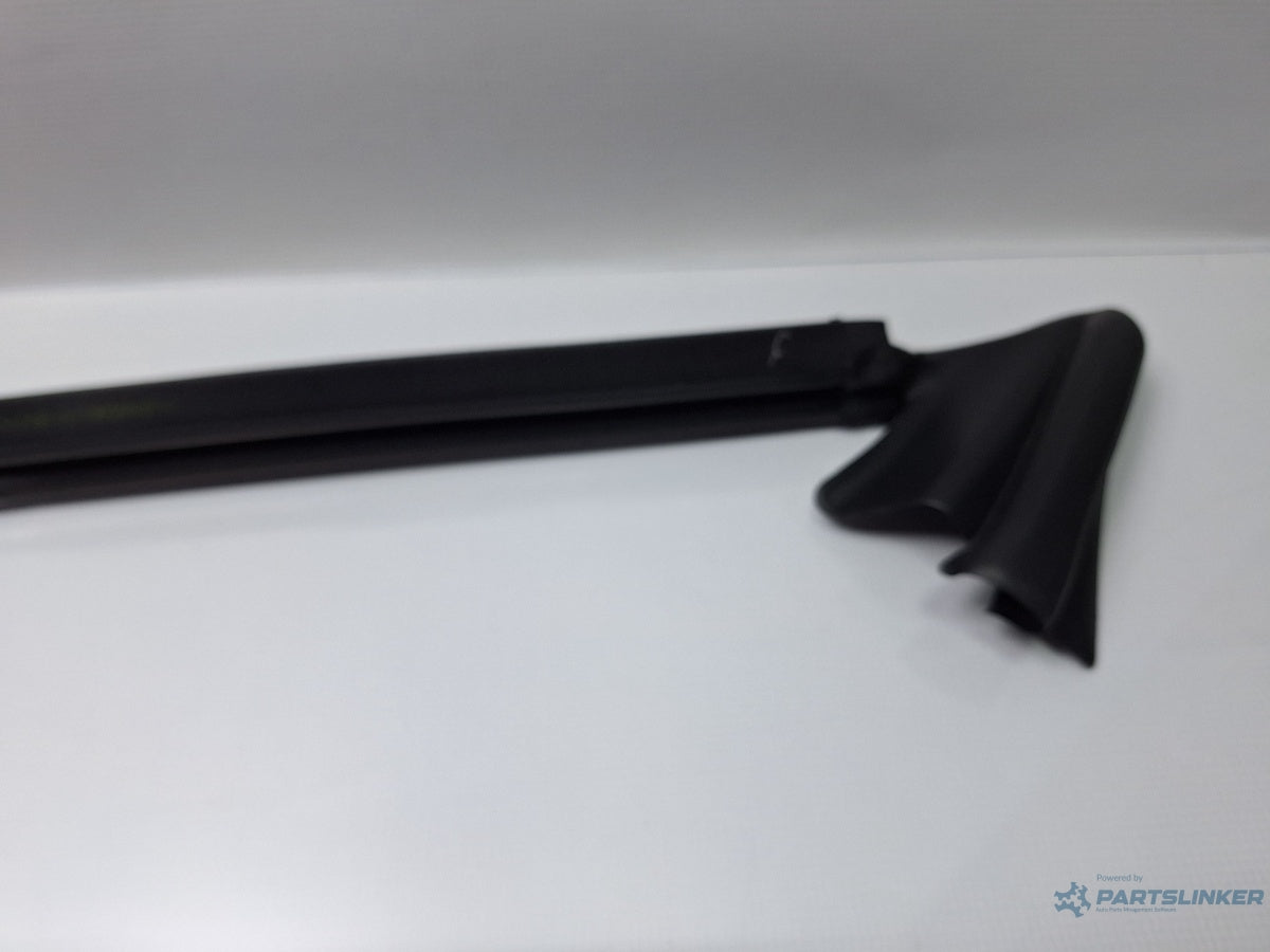 Perie geam usa dreapta spate VOLKSWAGEN PASSAT CC 357 2008 - 2012 TSI CCZB 3C8839472C