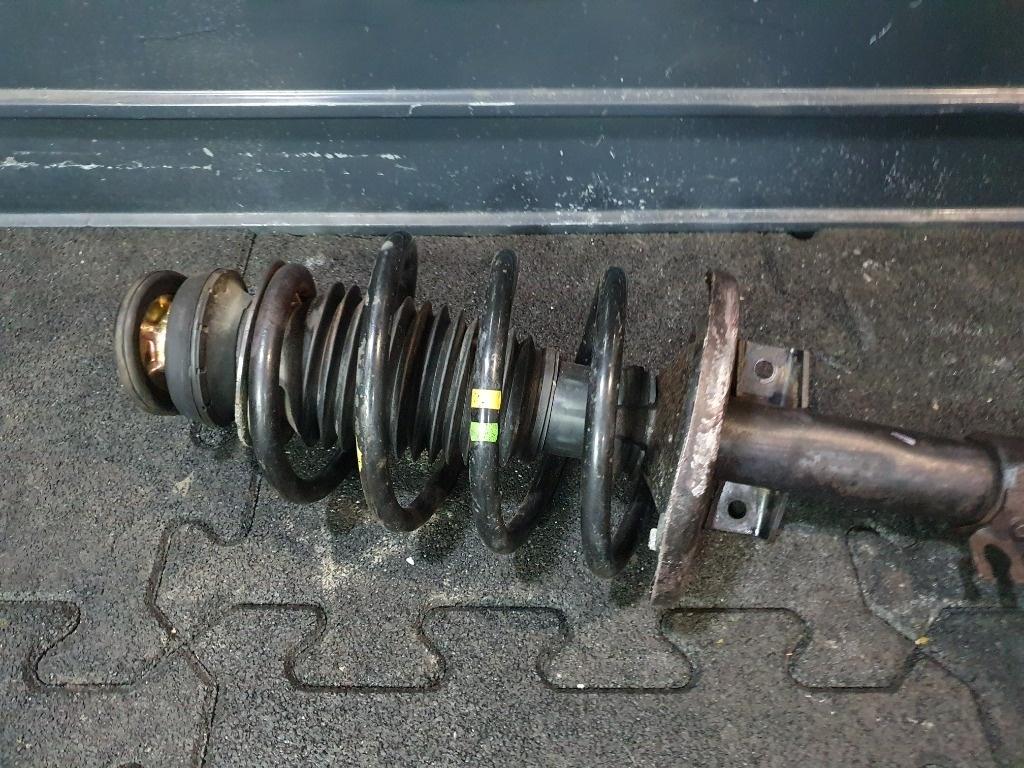 Fuzeta butuc roata fata stanga SEAT ALHAMBRA 7V8, 7V9 1996 - 2010, VOLKSWAGEN SHARAN 7M8, 7M9, 7M6 1995 - 2010, FORD GALAXY WGR 1995 - 2006 7M0413031G , 7M0501655