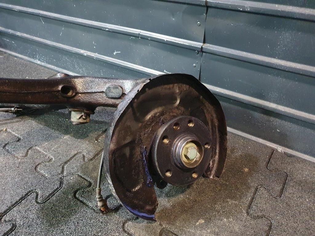Fuzeta dreapta spate cu brat FORD GALAXY WGR 1995 - 2006 7M0501414C / 95VW5543DB
