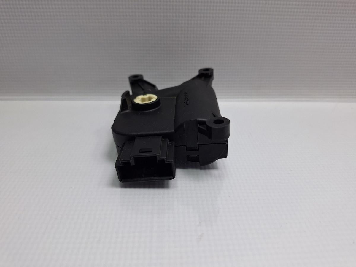 Motoras reglaj aeroterma V107 VOLKSWAGEN PASSAT CC 357 2008 - 2012 TSI CCZB 3C1907511A