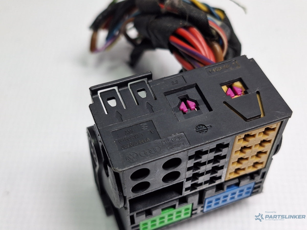 Mufa conector CD player VOLKSWAGEN PASSAT CC 357 2008 - 2012 TSI CCZB 3B7035444A