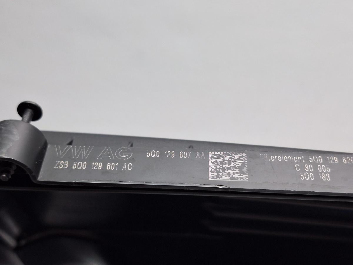 Capac filtru aer SKODA OCTAVIA Combi 5E5 2012 - > TDI CKFC, CRMB, CYKA 5Q0129607AA