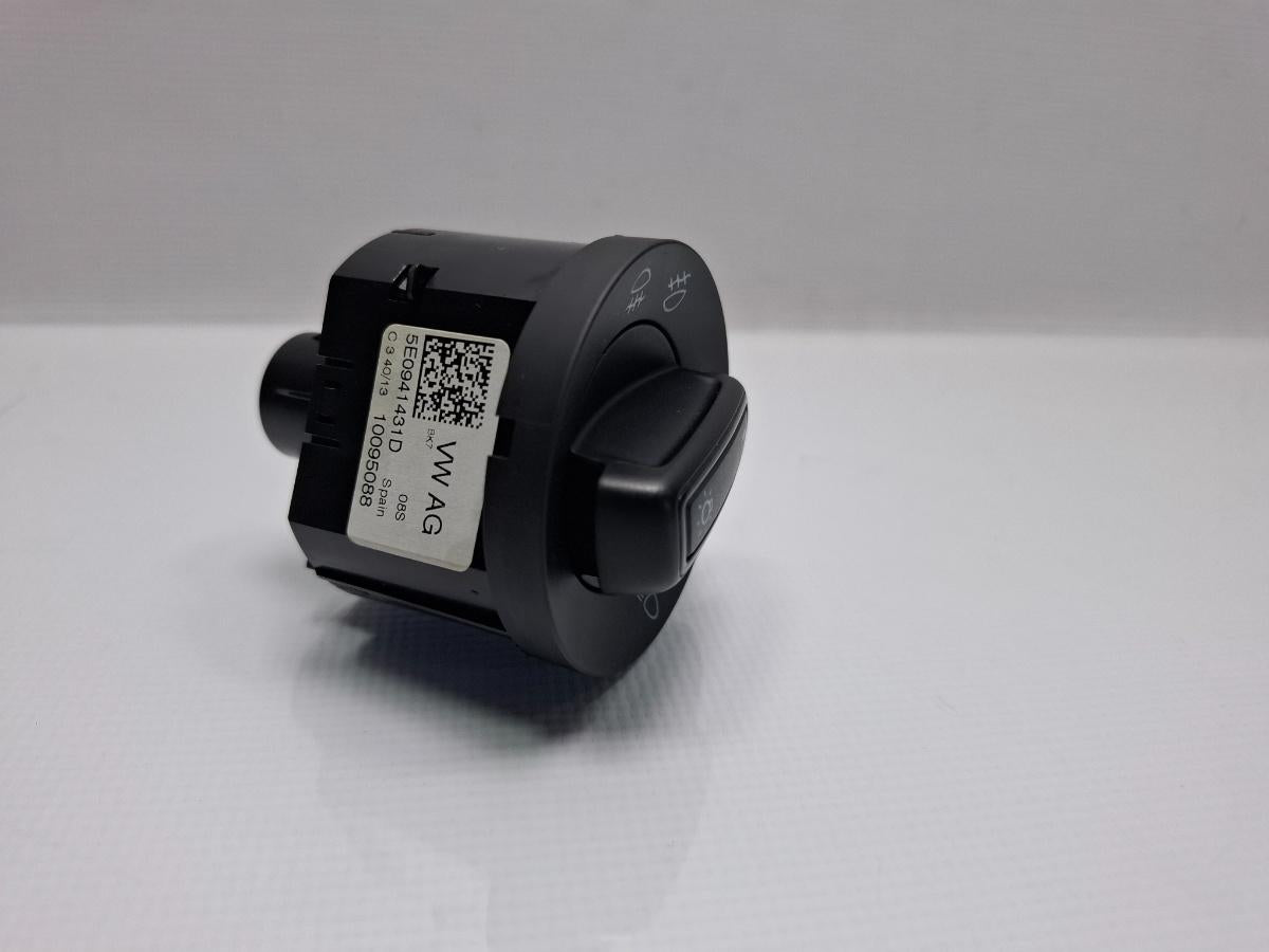Bloc lumini SKODA OCTAVIA Combi 5E5 2012 - > TDI CKFC, CRMB, CYKA 5E0941431D
