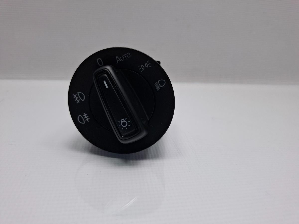 Bloc lumini SKODA OCTAVIA Combi 5E5 2012 - > TDI CKFC, CRMB, CYKA 5E0941431D