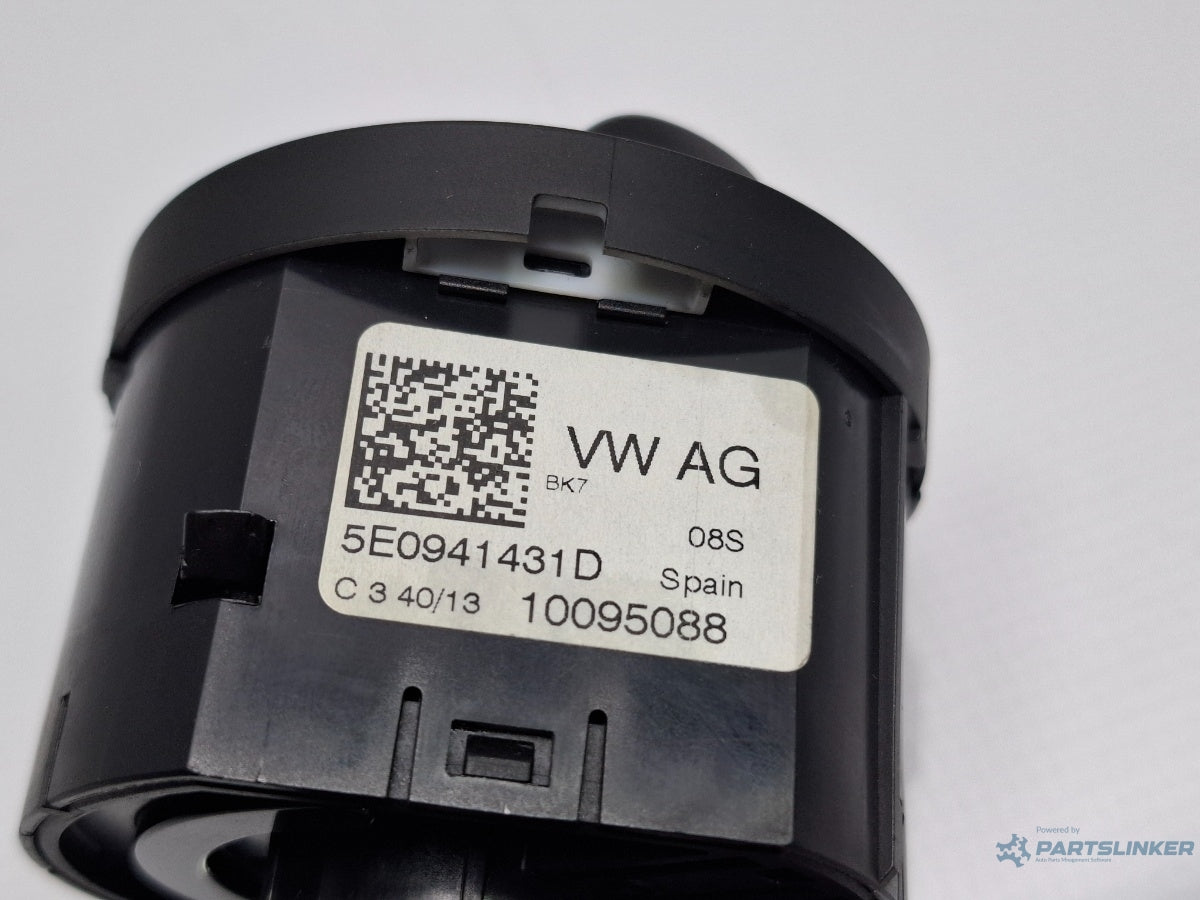 Bloc lumini SKODA OCTAVIA Combi 5E5 2012 - > TDI CKFC, CRMB, CYKA 5E0941431D