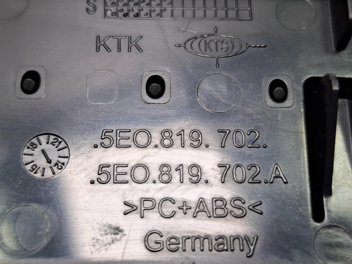 Grila ventilatie dreapta SKODA OCTAVIA Combi 5E5 2012 - > TDI CKFC, CRMB, CYKA 5E0819702A