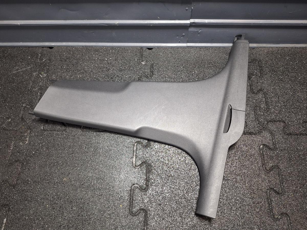 Ornament stalp (B) (inferior) SKODA OCTAVIA Combi 5E5 2012 - > TDI CKFC, CRMB, CYKA 5E0853369