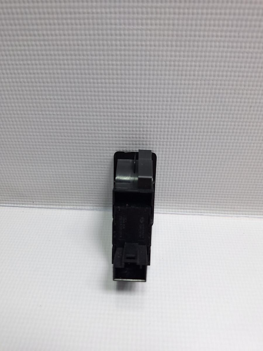 Buton haion VOLKSWAGEN JETTA IV 162, 163, AV3, AV2 2012 1.6 TDI CAYC 77KW|105HP 2012