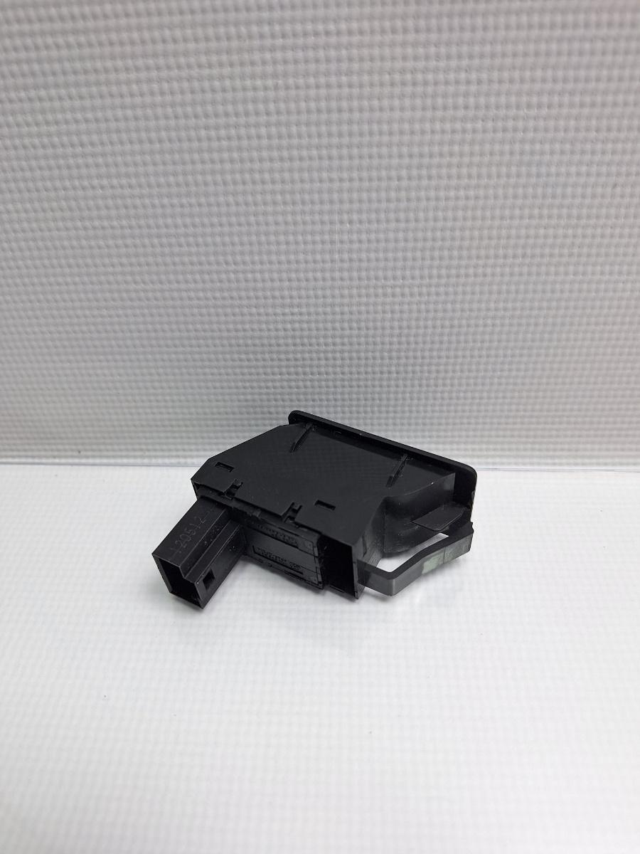 Buton haion VOLKSWAGEN JETTA IV 162, 163, AV3, AV2 2012 1.6 TDI CAYC 77KW|105HP 2012