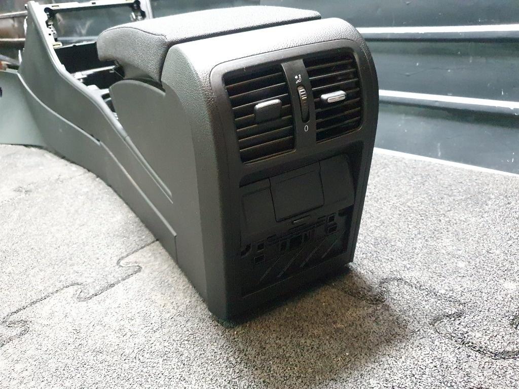 Consola centrala VOLKSWAGEN PASSAT Variant 3C5 2005 - 2011 2.0 TDI BMP 3C1863241CG