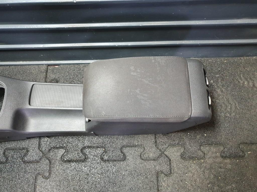 Consola centrala completa cu cotiera VOLKSWAGEN JETTA III 1K2 2004 - 2010 1K58644251C , 1K1863046C