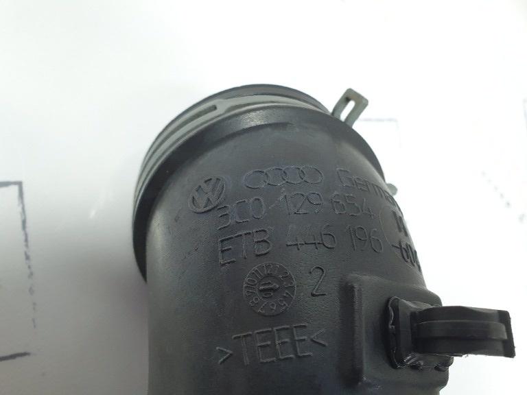 Tubulatura admisie aer turbo VOLKSWAGEN JETTA III 1K2 2004 - 2010 3C0129654M