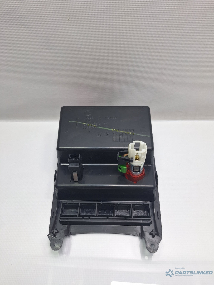 Scrumiera cu mufa AUX VOLKSWAGEN JETTA IV 162, 163, AV3, AV2 2009 - > TDI CAYC 5C7858329E