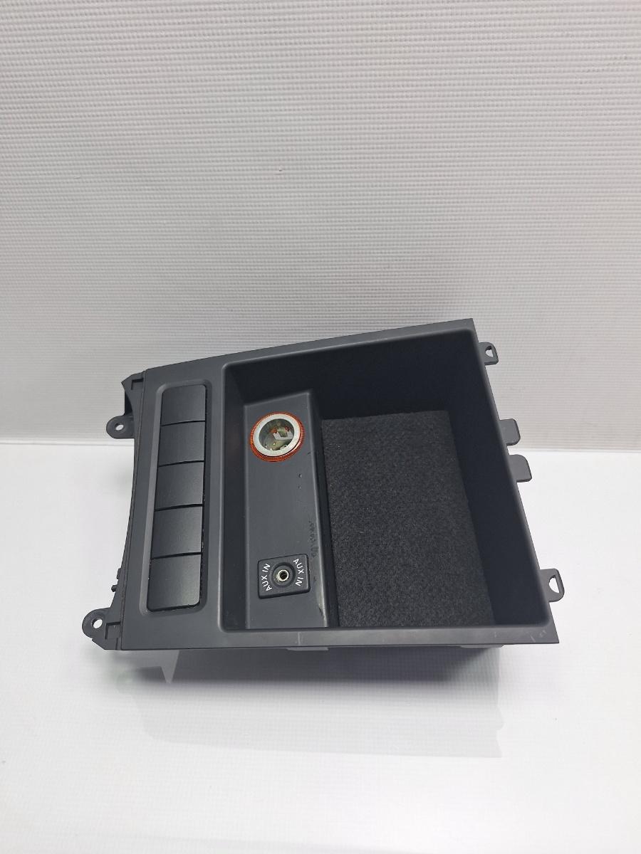 Scrumiera cu mufa AUX VOLKSWAGEN JETTA IV 162, 163, AV3, AV2 2012 1.6 TDI CAYC 77KW|105HP 2012