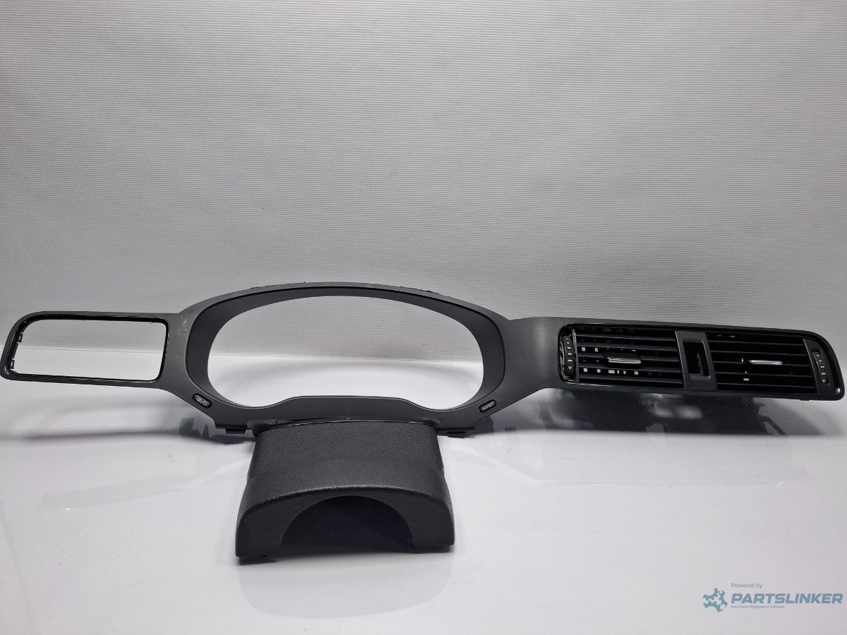Grila centrala bord VOLKSWAGEN JETTA IV 162, 163, AV3, AV2 2009 - > TDI CAYC 5C7857059