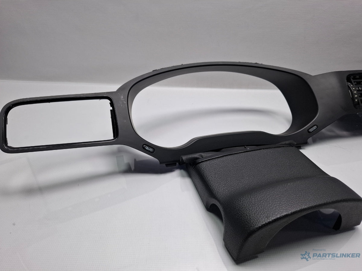 Grila centrala bord VOLKSWAGEN JETTA IV 162, 163, AV3, AV2 2009 - > TDI CAYC 5C7857059