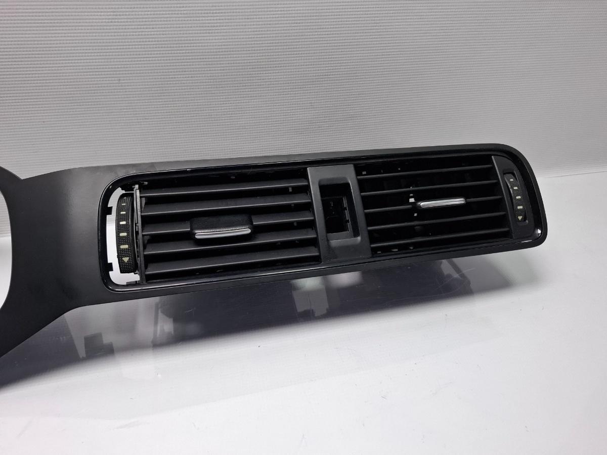 Grila de ventilatie bord centrala VOLKSWAGEN JETTA IV 162, 163, AV3, AV2 2009 - >1.6 TDI CAYC 5C7857059
