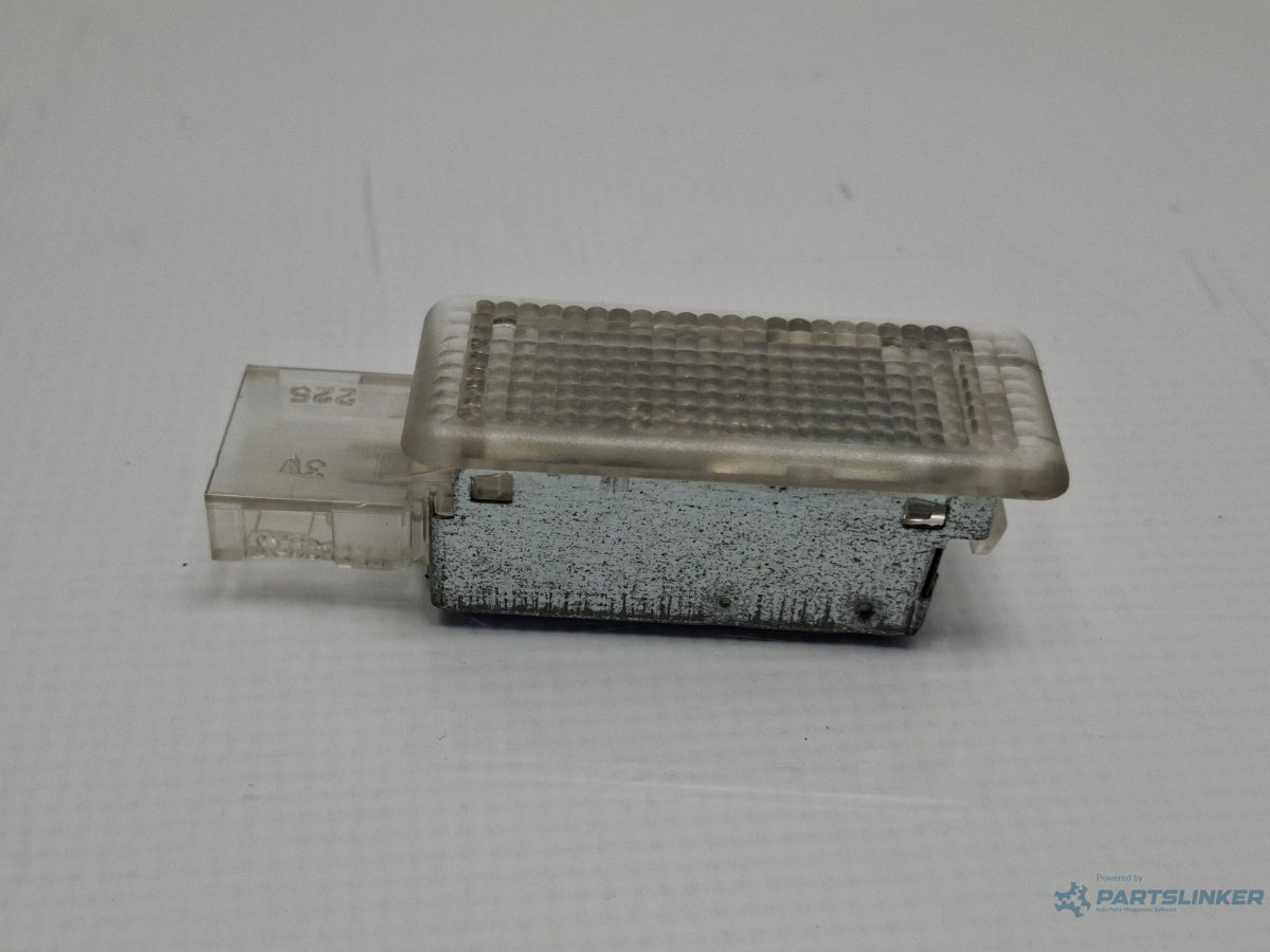 Lampa lumina ambientala VOLKSWAGEN JETTA IV 162, 163, AV3, AV2 2009 - > TDI CAYC 6L0947565