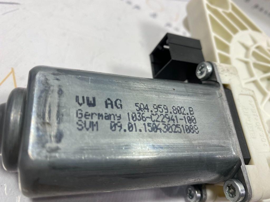Motoras macara dreapta fata VOLKSWAGEN PASSAT Variant 3G5 2014 - > 5Q4959802B