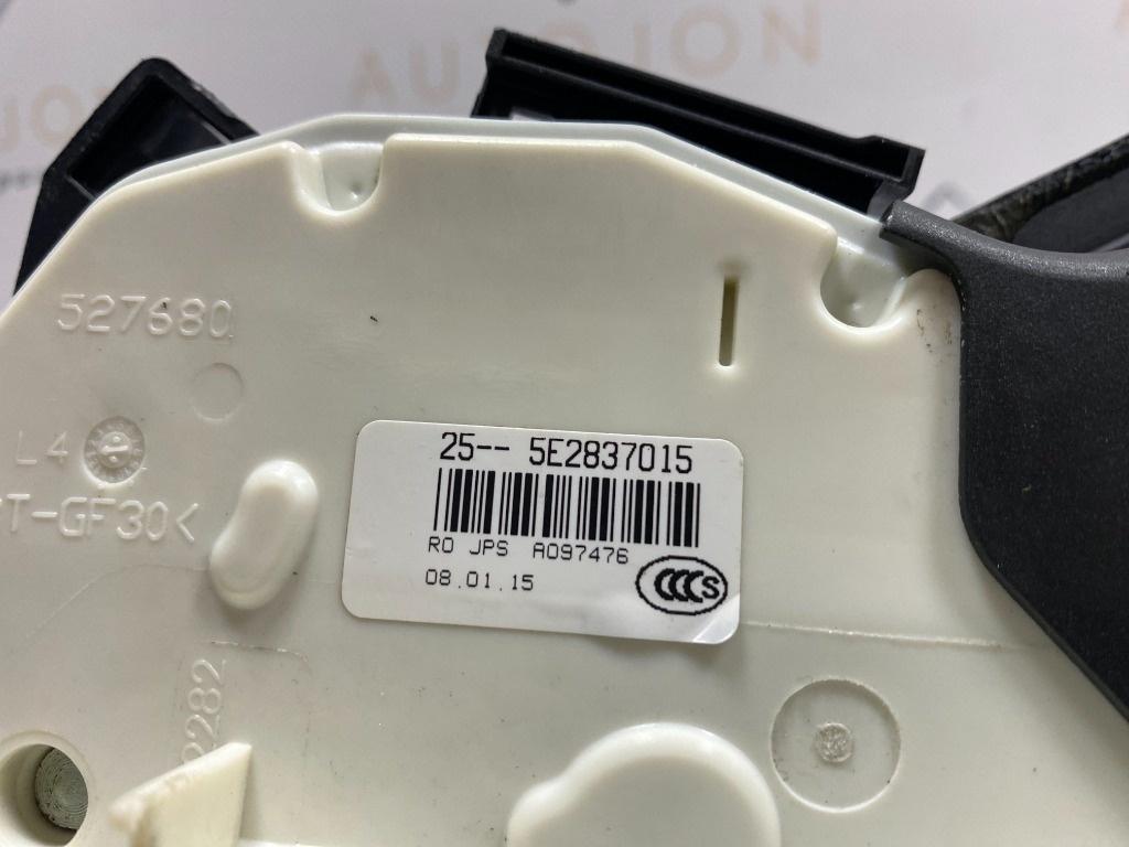 Broasca usa VOLKSWAGEN PASSAT Variant 3G5 2014 - > 5E2837015