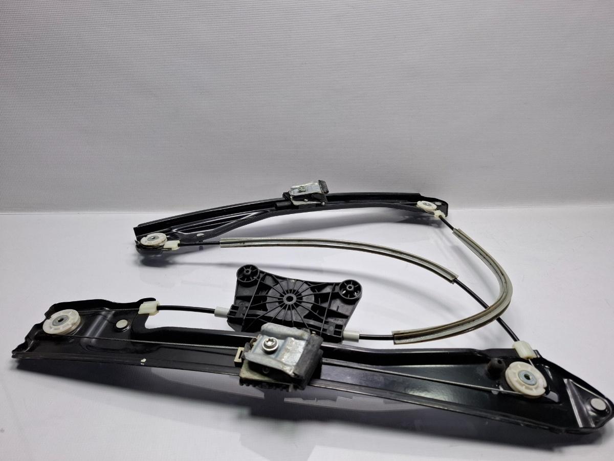 Macara Geam dreapta fata VOLKSWAGEN JETTA IV 162, 163, AV3, AV2 2009 - >1.6 TDI CAYC 5C6837462E
