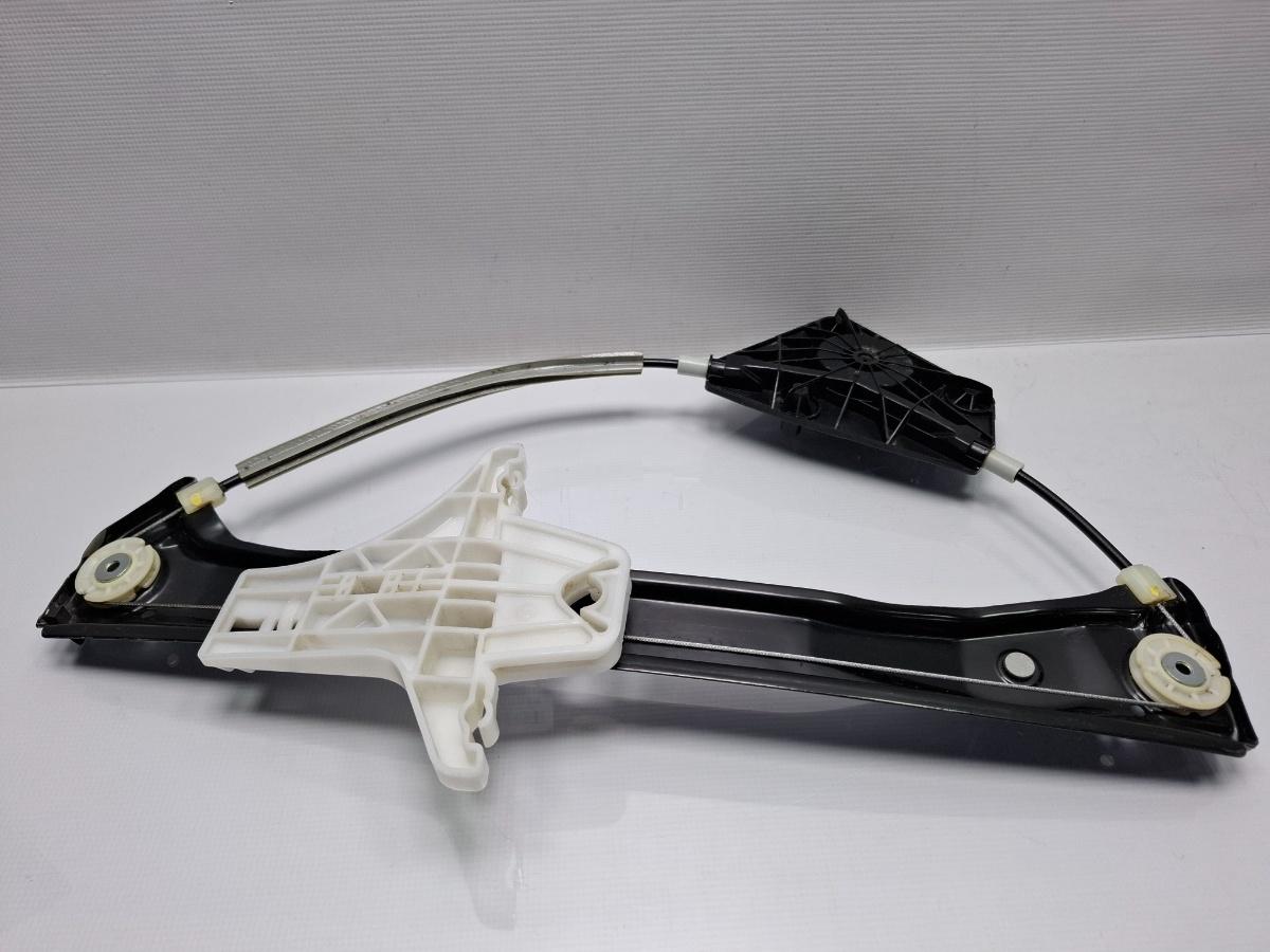 Macara Geam stanga spate VOLKSWAGEN JETTA IV 162, 163, AV3, AV2 2009 - >1.6 TDI CAYC 5C6839461B