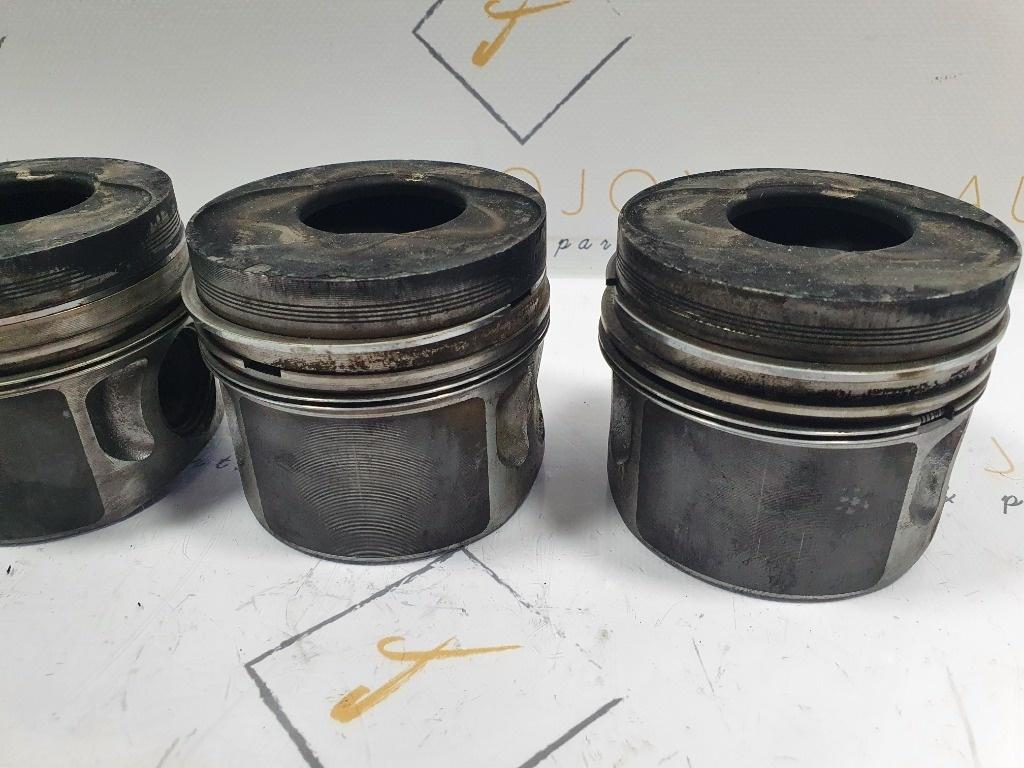 Set pistoane VOLKSWAGEN PASSAT 3B3 2000 - 2005 1.9 TDI AVF, AWX 038107065FQ  , 038107065FR