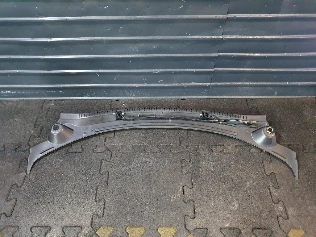 Grila stergator  FORD GALAXY WGR 1995 - 2006 1.9 TDI ASZ 7M3819413