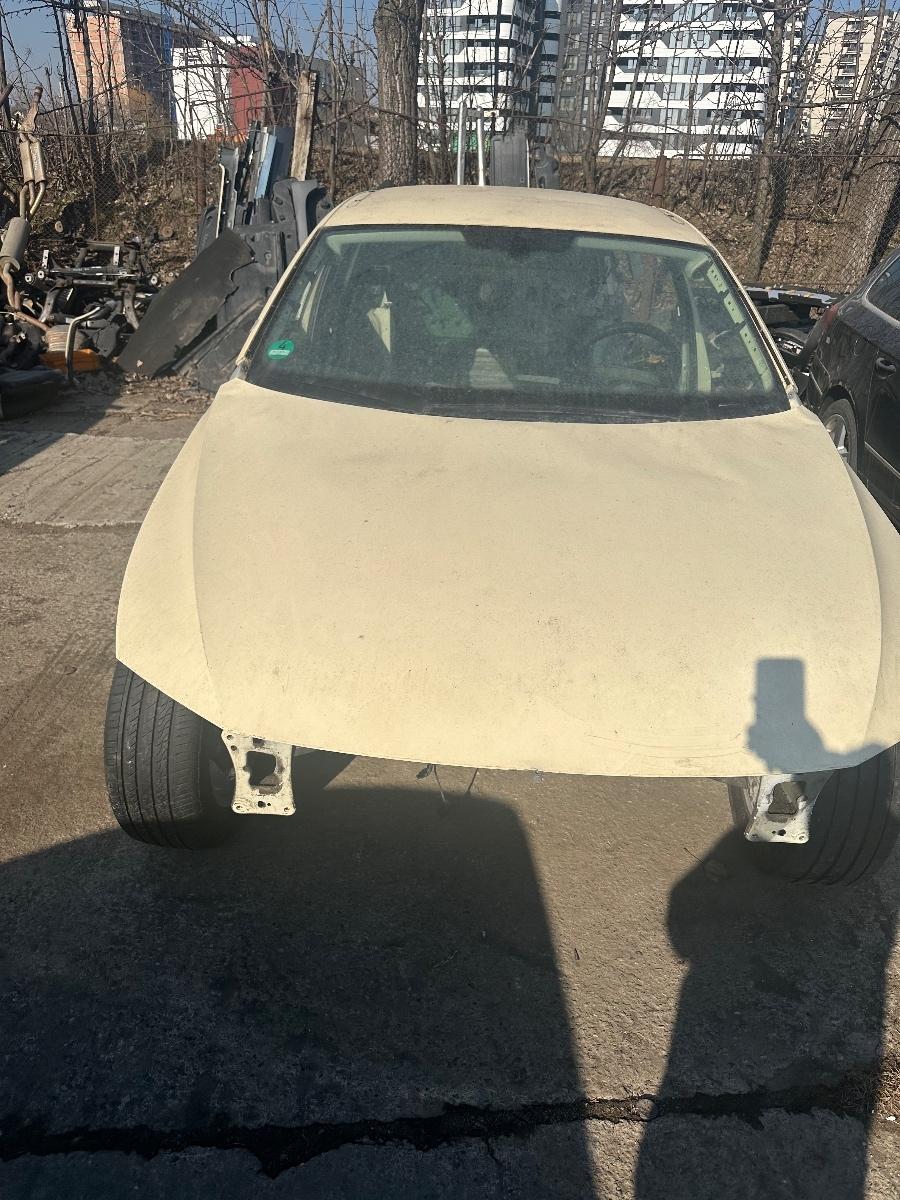 Capota cu defect  VOLKSWAGEN PASSAT B8 2014 - 2019