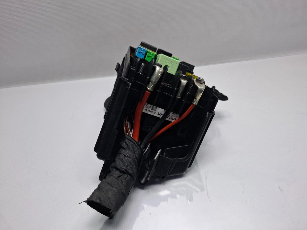Panou sigurante motor SKODA OCTAVIA Combi 5E5 2012 - > TDI CKFC, CRMB, CYKA 5Q0937125B