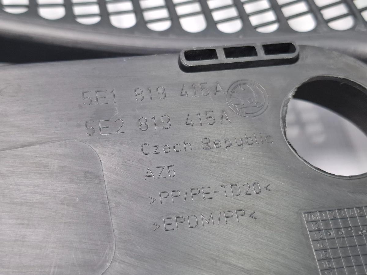 Grila stergator stanga SKODA OCTAVIA Combi 5E5 2012 - > TDI CKFC, CRMB, CYKA 5E1819415A