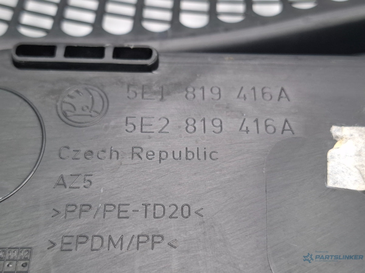 Grila stergator dreapta SKODA OCTAVIA Combi 5E5 2012 - > TDI CKFC, CRMB, CYKA 5E1819416A