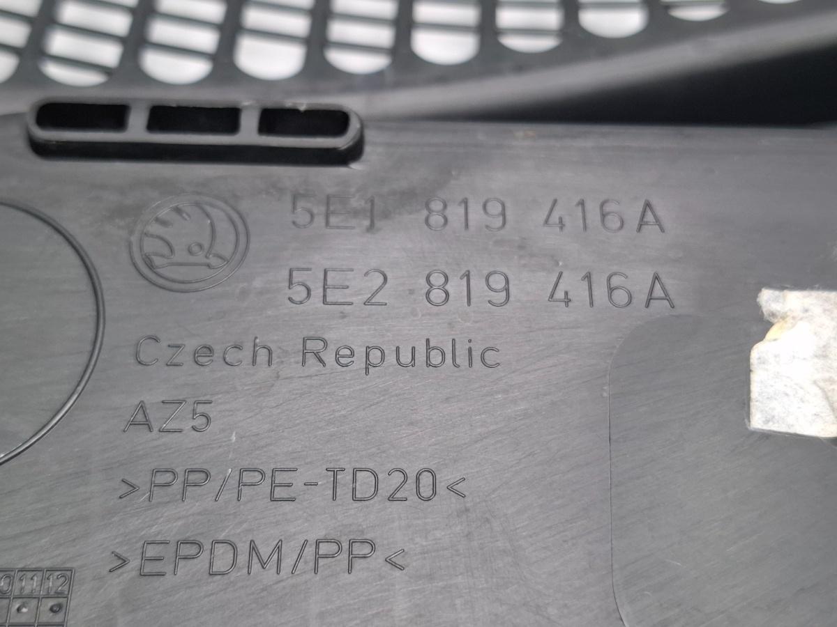 Grila stergator dreapta SKODA OCTAVIA Combi 5E5 2012 - > TDI CKFC, CRMB, CYKA 5E1819416A