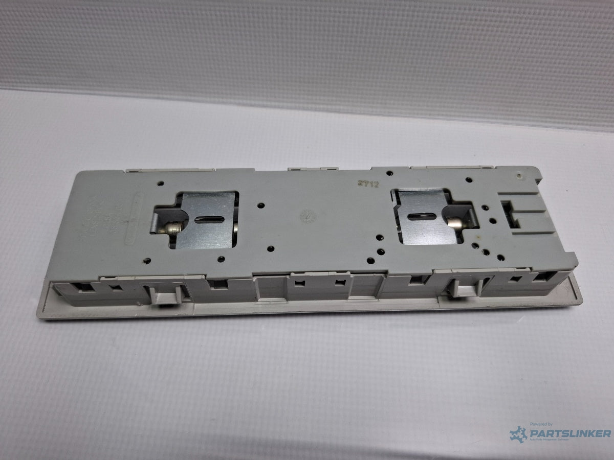 Plafoniera lumini pasageri VOLKSWAGEN JETTA IV 162, 163, AV3, AV2 2009 - > TDI CAYC 6Q0947291B