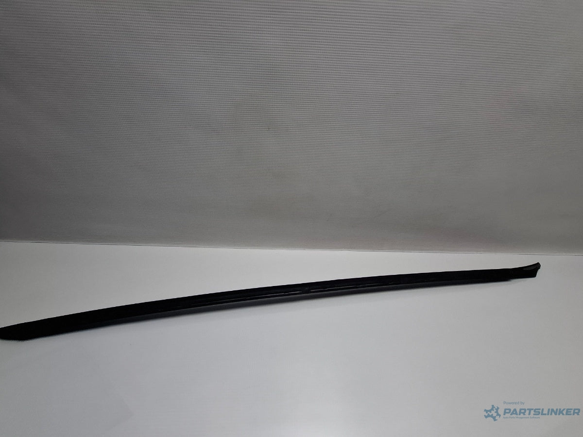 Cheder parbriz dreapta VOLKSWAGEN JETTA IV 162, 163, AV3, AV2 2009 - > TDI CAYC 5C6854328B