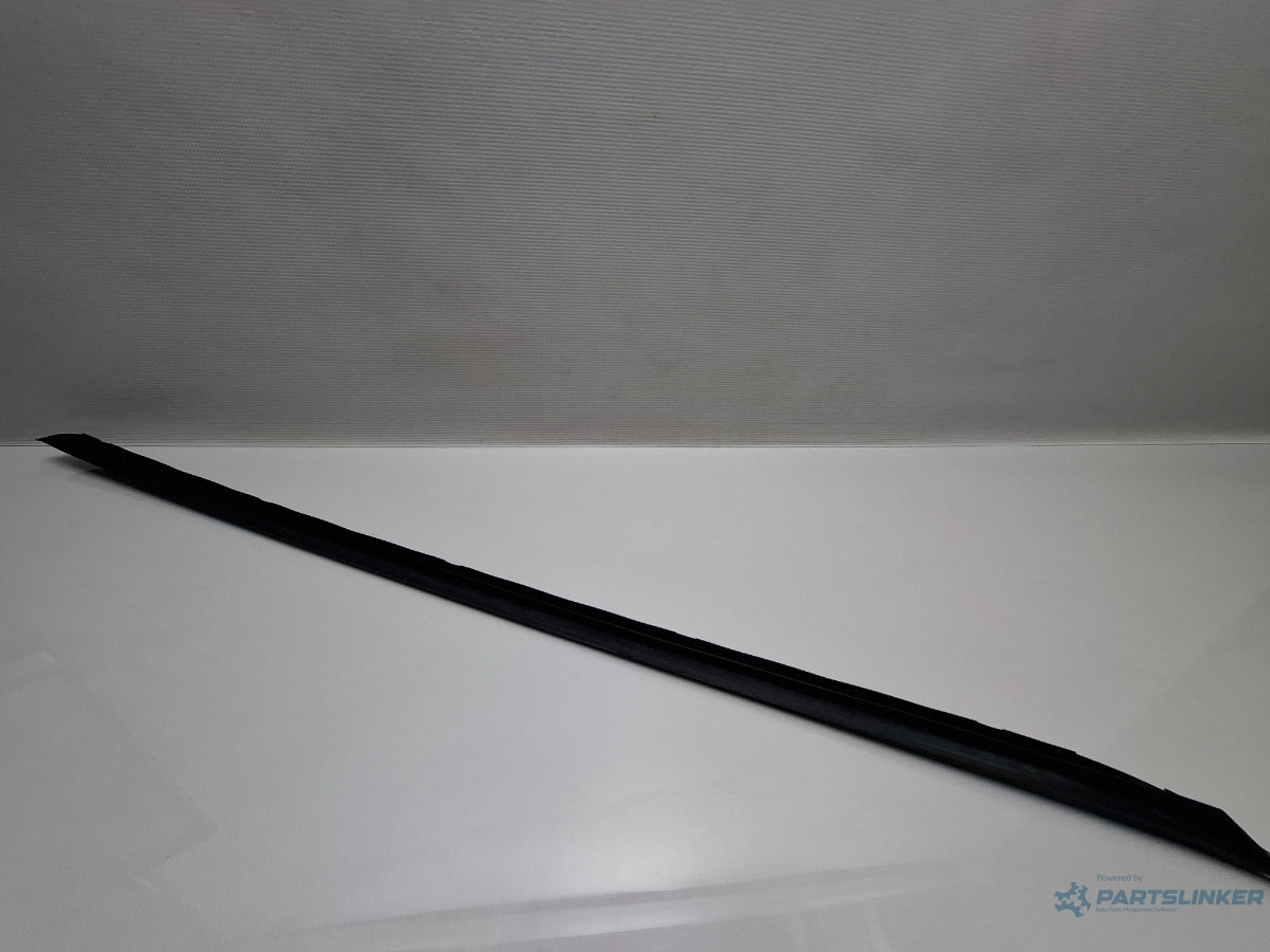 Cheder parbriz dreapta VOLKSWAGEN JETTA IV 162, 163, AV3, AV2 2009 - > TDI CAYC 5C6854328B