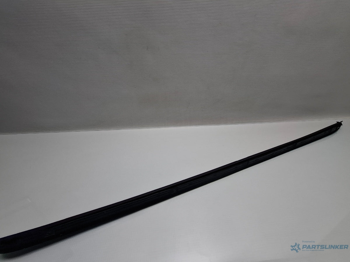 Cheder parbriz stanga VOLKSWAGEN JETTA IV 162, 163, AV3, AV2 2009 - > TDI CAYC 5C6854327B