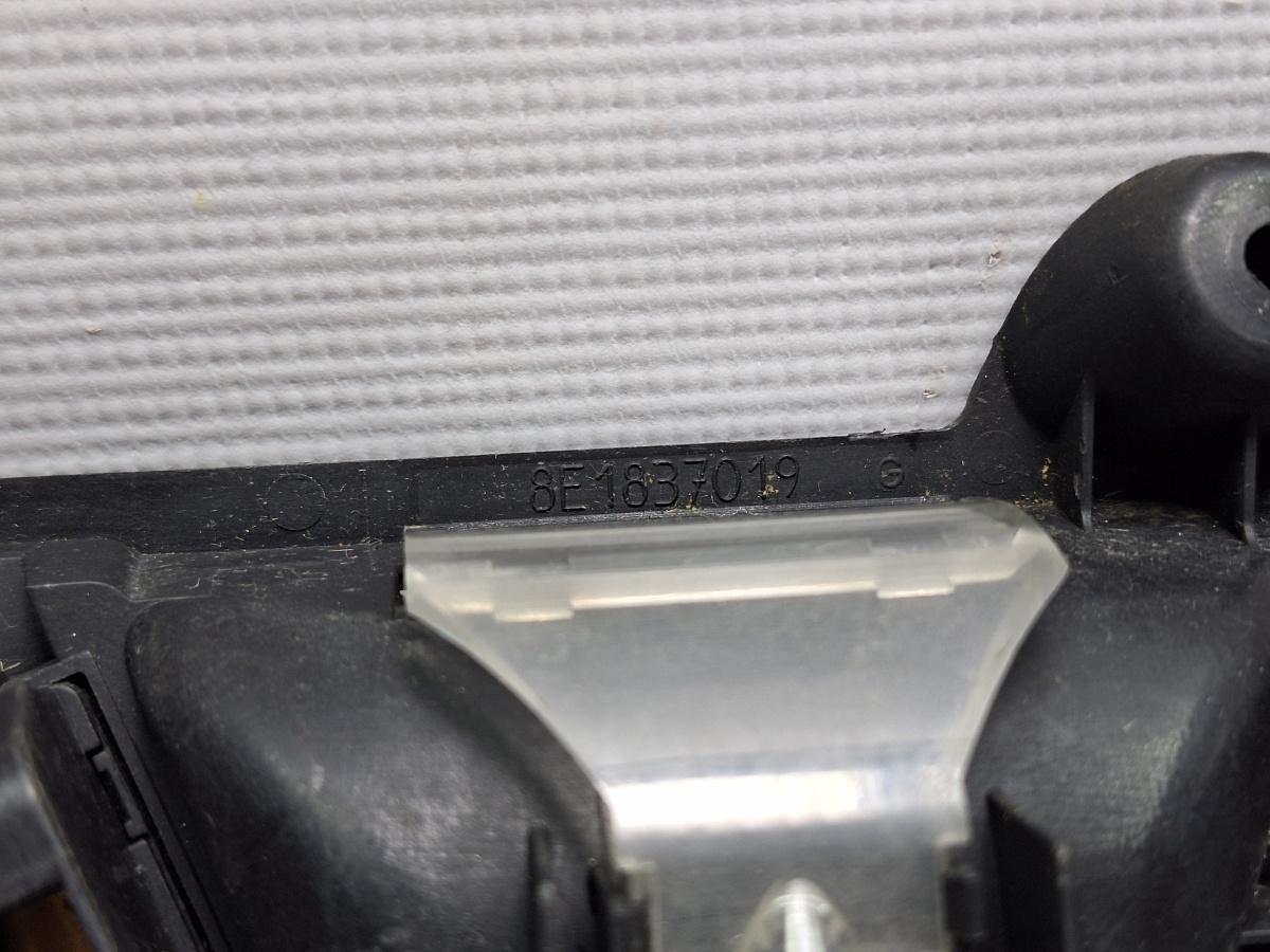 Maner iluminat deschidere usa stanga fata AUDI A4 II Avant 8E5, B6 2000 - 2005 TDI AVF, AWX 8E1837019G